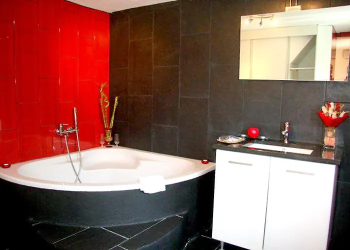 Charming House In Santa Eulalia, Perfect For 18 Guests Hébergement de vacances